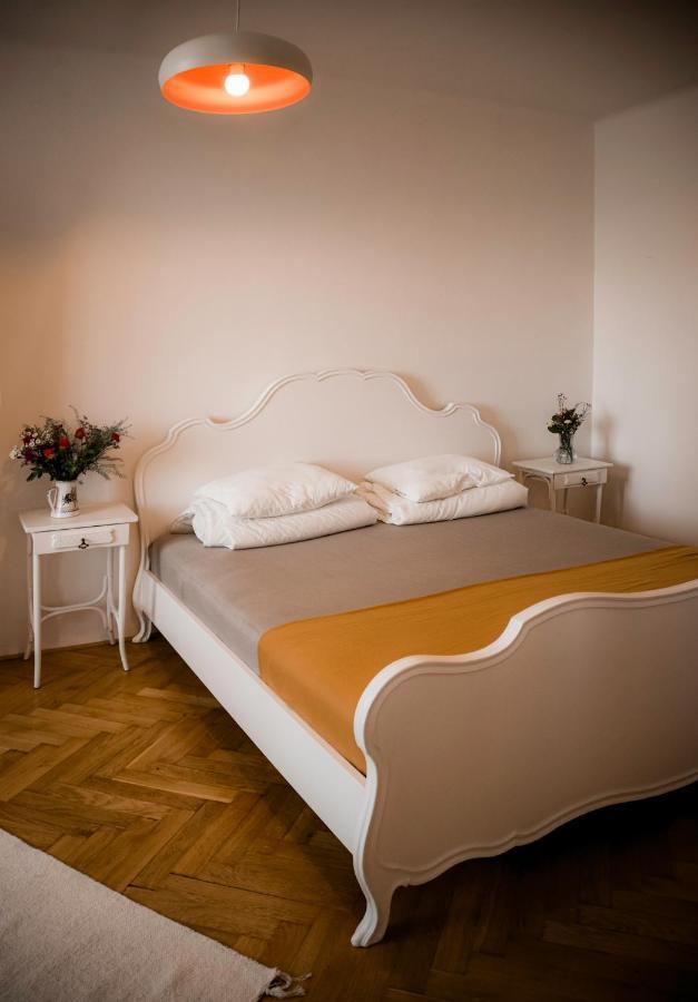 Kiki & Luky Family Apartment By Prague Castle Bagian luar foto